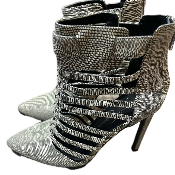 Jessica Simpson Elegant Black and White Strappy Heels, Size 8M - Picture 8 of 12